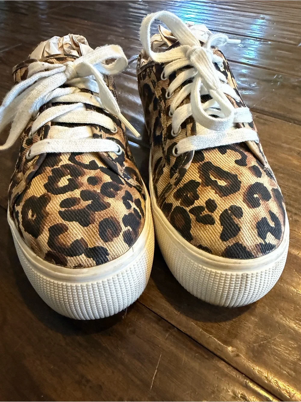 SO® Compelling Women's Platform Sneakers Leopard Size 7.5 Memory Foam Sock